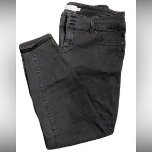 Torrid Denim First At Fit Jegging Jean Three Buttons 18R Black